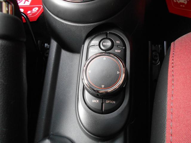 ＭＩＮＩ ジョンクーパーワークス　８速ＡＴ　１７，０００ｋｍ台　ナビ　ＴＶ　バックカメラ　クリアランスソナー　オートクルーズコントロール　アルミホイル　オートマチックハイビーム　オートライト　スマートキー　アイドリングストップ　ＥＴＣ（11枚目）