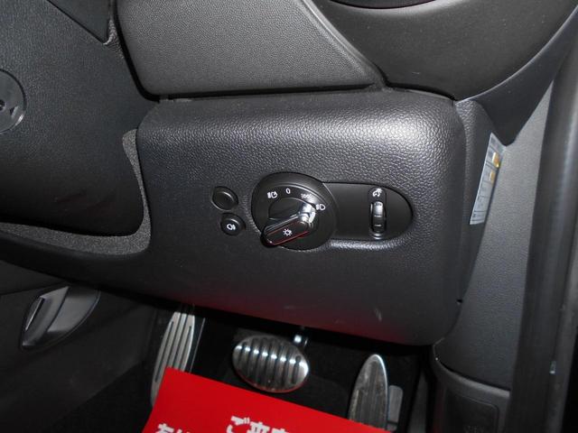 ＭＩＮＩ ジョンクーパーワークス　８速ＡＴ　１７，０００ｋｍ台　ナビ　ＴＶ　バックカメラ　クリアランスソナー　オートクルーズコントロール　アルミホイル　オートマチックハイビーム　オートライト　スマートキー　アイドリングストップ　ＥＴＣ（13枚目）