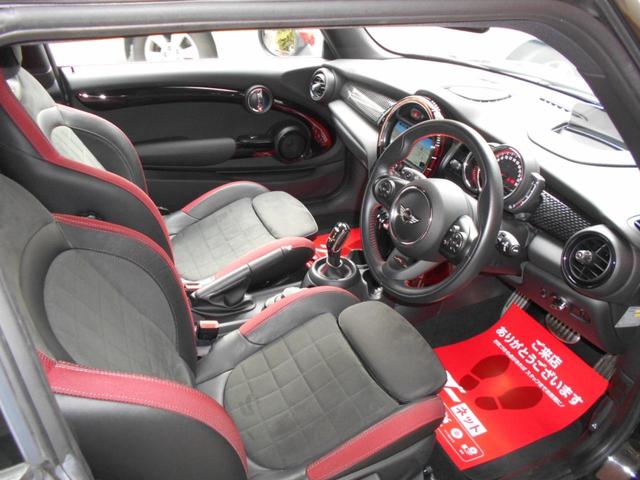 ＭＩＮＩ ジョンクーパーワークス　８速ＡＴ　１７，０００ｋｍ台　ナビ　ＴＶ　バックカメラ　クリアランスソナー　オートクルーズコントロール　アルミホイル　オートマチックハイビーム　オートライト　スマートキー　アイドリングストップ　ＥＴＣ（37枚目）