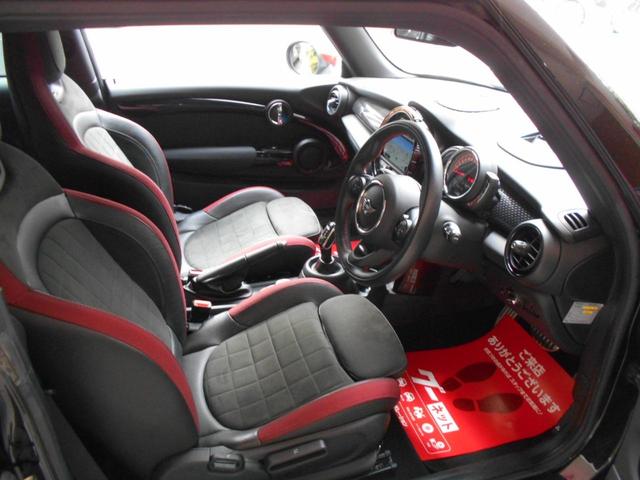 ＭＩＮＩ ジョンクーパーワークス　８速ＡＴ　１７，０００ｋｍ台　ナビ　ＴＶ　バックカメラ　クリアランスソナー　オートクルーズコントロール　アルミホイル　オートマチックハイビーム　オートライト　スマートキー　アイドリングストップ　ＥＴＣ（38枚目）