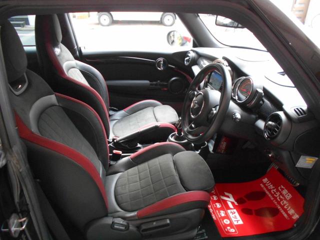 ＭＩＮＩ ジョンクーパーワークス　８速ＡＴ　１７，０００ｋｍ台　ナビ　ＴＶ　バックカメラ　クリアランスソナー　オートクルーズコントロール　アルミホイル　オートマチックハイビーム　オートライト　スマートキー　アイドリングストップ　ＥＴＣ（39枚目）