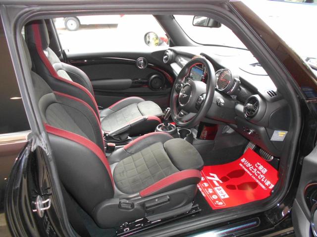ＭＩＮＩ ジョンクーパーワークス　８速ＡＴ　１７，０００ｋｍ台　ナビ　ＴＶ　バックカメラ　クリアランスソナー　オートクルーズコントロール　アルミホイル　オートマチックハイビーム　オートライト　スマートキー　アイドリングストップ　ＥＴＣ（40枚目）