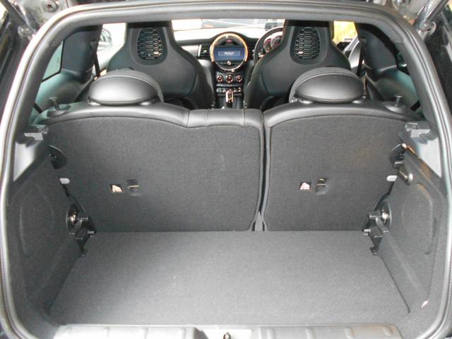 ＭＩＮＩ ジョンクーパーワークス　８速ＡＴ　１７，０００ｋｍ台　ナビ　ＴＶ　バックカメラ　クリアランスソナー　オートクルーズコントロール　アルミホイル　オートマチックハイビーム　オートライト　スマートキー　アイドリングストップ　ＥＴＣ（47枚目）