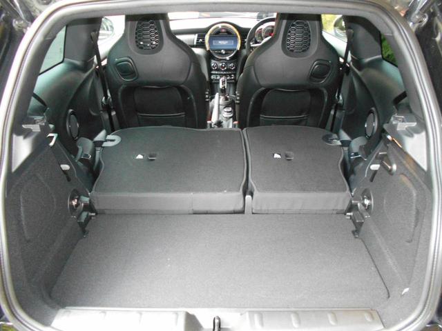 ＭＩＮＩ ジョンクーパーワークス　８速ＡＴ　１７，０００ｋｍ台　ナビ　ＴＶ　バックカメラ　クリアランスソナー　オートクルーズコントロール　アルミホイル　オートマチックハイビーム　オートライト　スマートキー　アイドリングストップ　ＥＴＣ（48枚目）