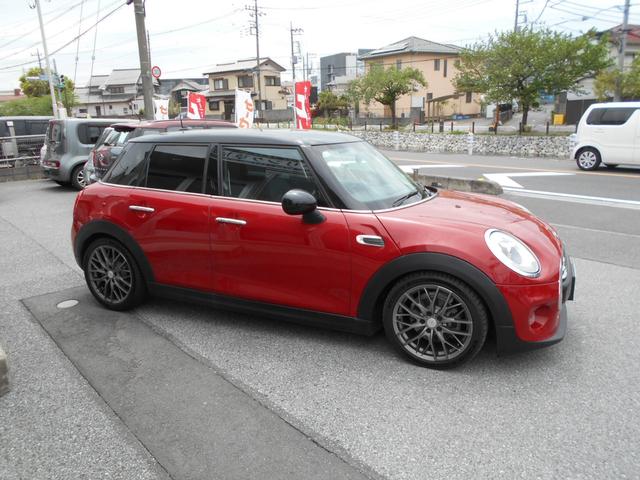 ＭＩＮＩ クーパーＤ　アルミホイール　エアコン　パワーステアリング　運転席エアバッグ　ナビ　バックカメラ　ＬＥＤヘッドライト　フォグランプ　アイドリングストップ　ＥＴＣ　コンフォートアクセス（7枚目）