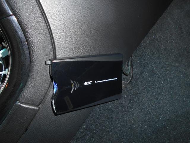 レガシィＢ４ ＲＳＫ　４ＷＤ　５速マニュアル社外マフラー　社外ＭＯＭＯステアリング　社外ナビ　ＴＶ　ＣＤ　ＵＳＢ　ミュージックプレイヤー接続可　Ｂｌｕｅｔｏｏｔｈ　ＨＩＤ　前後ドラレコ　ユピテルレーダーキーレスキー　ＥＴＣ（12枚目）