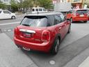 ＭＩＮＩ クーパーＤ　アルミホイール　エアコン　パワーステアリング　運転席エアバッグ　ナビ　バックカメラ　ＬＥＤヘッドライト　フォグランプ　アイドリングストップ　ＥＴＣ　コンフォートアクセス（2枚目）