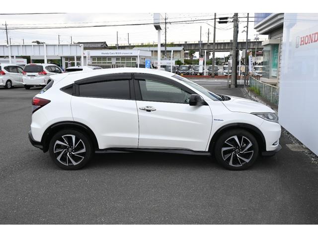 ヴェゼル ハイブリッドＲＳ・ホンダセンシング　純正ナビ　フルセグ　Ｒカメラ　ＥＴＣ　シートヒーター　アルミホイール　ＬＥＤライト　１オ－ナ－　定期点検記録簿　サイドＳＲＳ　フルオートエアコン　ＵＳＢ接続　両席エアバック　スマキー　ＴＶナビ　イモビ（8枚目）