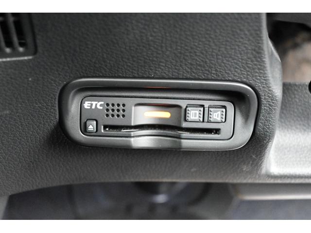 ヴェゼル ハイブリッドＲＳ・ホンダセンシング　純正ナビ　フルセグ　Ｒカメラ　ＥＴＣ　シートヒーター　アルミホイール　ＬＥＤライト　１オ－ナ－　定期点検記録簿　サイドＳＲＳ　フルオートエアコン　ＵＳＢ接続　両席エアバック　スマキー　ＴＶナビ　イモビ（13枚目）