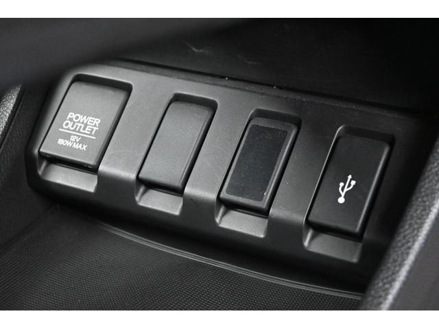ヴェゼル ハイブリッドＲＳ・ホンダセンシング　純正ナビ　フルセグ　Ｒカメラ　ＥＴＣ　シートヒーター　アルミホイール　ＬＥＤライト　１オ－ナ－　定期点検記録簿　サイドＳＲＳ　フルオートエアコン　ＵＳＢ接続　両席エアバック　スマキー　ＴＶナビ　イモビ（14枚目）