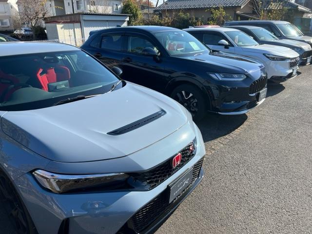 ヴェゼル ハイブリッドＲＳ・ホンダセンシング　純正ナビ　フルセグ　Ｒカメラ　ＥＴＣ　シートヒーター　アルミホイール　ＬＥＤライト　１オ－ナ－　定期点検記録簿　サイドＳＲＳ　フルオートエアコン　ＵＳＢ接続　両席エアバック　スマキー　ＴＶナビ　イモビ（54枚目）