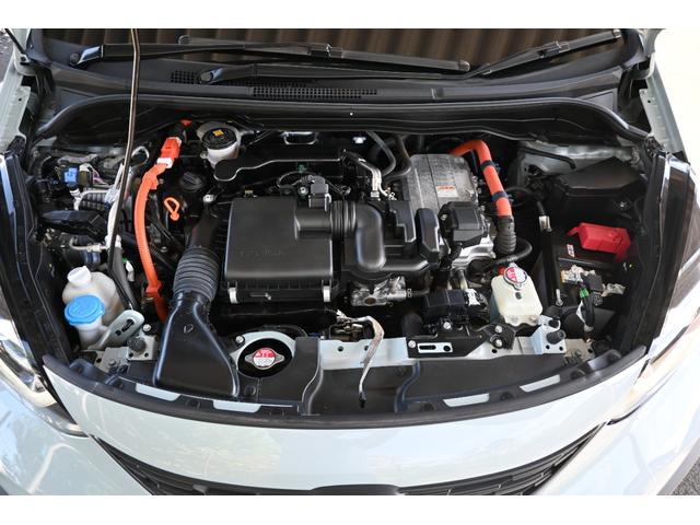 フィット ｅ：ＨＥＶクロスター　ホンダセンシング　ホンダコネクトディスプレイナビ　Ｒカメラ　２．０ＥＴＣ　ＦＲドラレコ　障害物センサー　アルミホイール　ＬＥＤライト　衝突回避システム　１オーナー　フルオートエアコン　整備記録簿（27枚目）