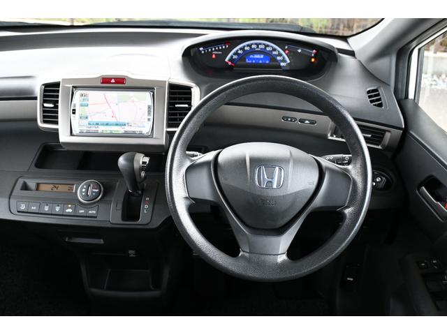 フリードスパイク Ｇエアロ　雹害現状車　純正ナビ　ワンセグ　ＦＲカメラ　ＥＴＣ　アルミホイール　ＨＩＤライト　左ＰＷスライドドア　１オーナー車　インテリキー　Ｂカメ　キーレス　ナビＴＶ　整備記録簿　助手席エアバッグ　ＡＡＣ（12枚目）