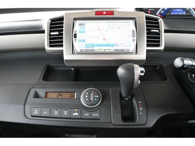 フリードスパイク Ｇエアロ　雹害現状車　純正ナビ　ワンセグ　ＦＲカメラ　ＥＴＣ　アルミホイール　ＨＩＤライト　左ＰＷスライドドア　１オーナー車　インテリキー　Ｂカメ　キーレス　ナビＴＶ　整備記録簿　助手席エアバッグ　ＡＡＣ（13枚目）