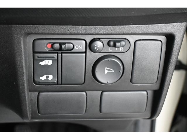 フリードスパイク Ｇエアロ　雹害現状車　純正ナビ　ワンセグ　ＦＲカメラ　ＥＴＣ　アルミホイール　ＨＩＤライト　左ＰＷスライドドア　１オーナー車　インテリキー　Ｂカメ　キーレス　ナビＴＶ　整備記録簿　助手席エアバッグ　ＡＡＣ（14枚目）