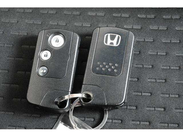 フリードスパイク Ｇエアロ　雹害現状車　純正ナビ　ワンセグ　ＦＲカメラ　ＥＴＣ　アルミホイール　ＨＩＤライト　左ＰＷスライドドア　１オーナー車　インテリキー　Ｂカメ　キーレス　ナビＴＶ　整備記録簿　助手席エアバッグ　ＡＡＣ（15枚目）