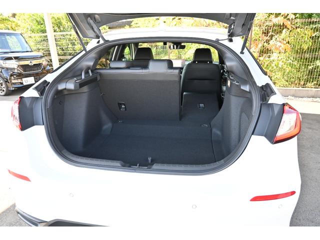 シビック e:HEVEX ホンダセンシング ホンダコネクトディスプレイナビ Rカメラ 2.0ETC FRドラレコ 障害物センサー PWシート シートヒーター アルミホイール LEDライト パノラミックサンルーフ 当社業務車(23枚目)