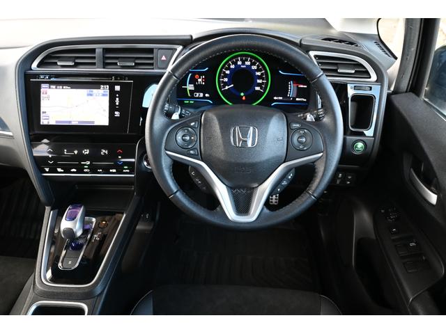 シャトル ハイブリッドXスタイルエディション 追突軽減ブレーキ 純正ナビ Rカメラ ETC アルミホイール LEDライト USB 地デジ オートエアコン サイドエアバック クルコン LEDヘッド パワーステアリング ナビTV DVD再生可 ABS(11枚目)