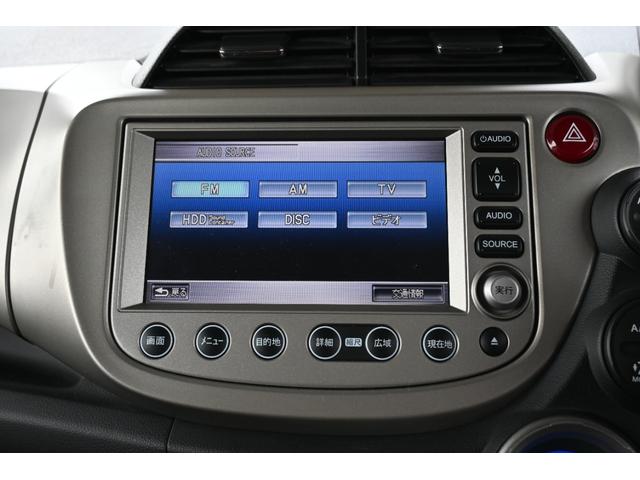 フィットハイブリッド ナビプレミアムセレクション 純正ナビ ワンセグ Rカメラ ETC シートヒーター アルミホイール HIDライト 記録簿 エアコン 運転席エアバッグ DVD再生 キーフリー パワーウィンドウ Bカメラ クルーズコントロール ABS(2枚目)