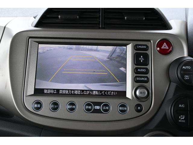 フィットハイブリッド ナビプレミアムセレクション 純正ナビ ワンセグ Rカメラ ETC シートヒーター アルミホイール HIDライト 記録簿 エアコン 運転席エアバッグ DVD再生 キーフリー パワーウィンドウ Bカメラ クルーズコントロール ABS(3枚目)