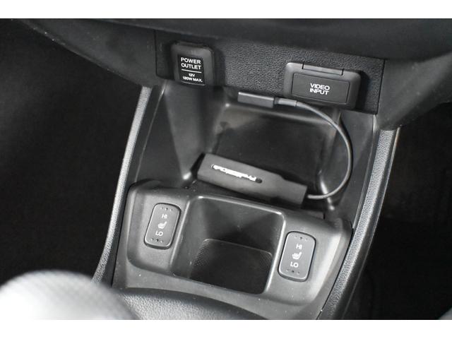 フィットハイブリッド ナビプレミアムセレクション 純正ナビ ワンセグ Rカメラ ETC シートヒーター アルミホイール HIDライト 記録簿 エアコン 運転席エアバッグ DVD再生 キーフリー パワーウィンドウ Bカメラ クルーズコントロール ABS(4枚目)