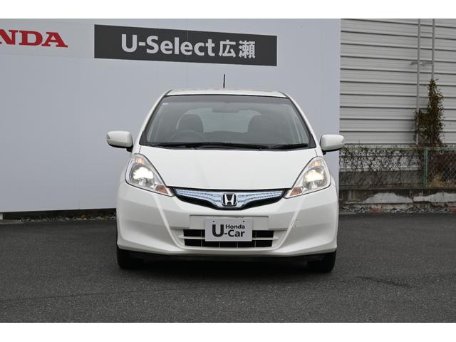 フィットハイブリッド ナビプレミアムセレクション 純正ナビ ワンセグ Rカメラ ETC シートヒーター アルミホイール HIDライト 記録簿 エアコン 運転席エアバッグ DVD再生 キーフリー パワーウィンドウ Bカメラ クルーズコントロール ABS(5枚目)