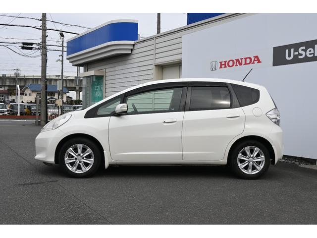 フィットハイブリッド ナビプレミアムセレクション 純正ナビ ワンセグ Rカメラ ETC シートヒーター アルミホイール HIDライト 記録簿 エアコン 運転席エアバッグ DVD再生 キーフリー パワーウィンドウ Bカメラ クルーズコントロール ABS(7枚目)