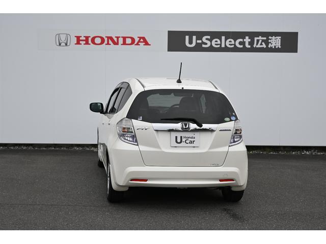 フィットハイブリッド ナビプレミアムセレクション 純正ナビ ワンセグ Rカメラ ETC シートヒーター アルミホイール HIDライト 記録簿 エアコン 運転席エアバッグ DVD再生 キーフリー パワーウィンドウ Bカメラ クルーズコントロール ABS(9枚目)