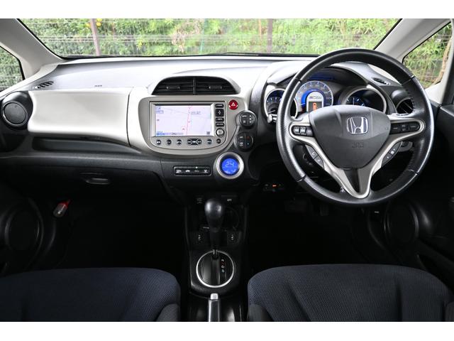 フィットハイブリッド ナビプレミアムセレクション 純正ナビ ワンセグ Rカメラ ETC シートヒーター アルミホイール HIDライト 記録簿 エアコン 運転席エアバッグ DVD再生 キーフリー パワーウィンドウ Bカメラ クルーズコントロール ABS(10枚目)