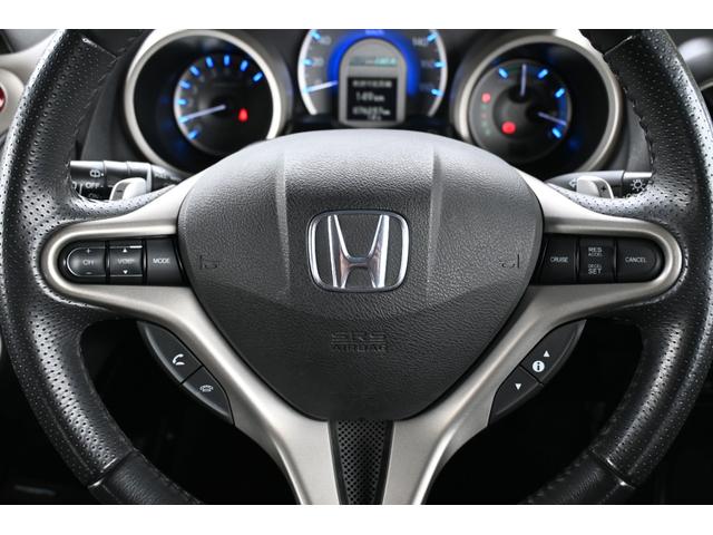 フィットハイブリッド ナビプレミアムセレクション 純正ナビ ワンセグ Rカメラ ETC シートヒーター アルミホイール HIDライト 記録簿 エアコン 運転席エアバッグ DVD再生 キーフリー パワーウィンドウ Bカメラ クルーズコントロール ABS(12枚目)