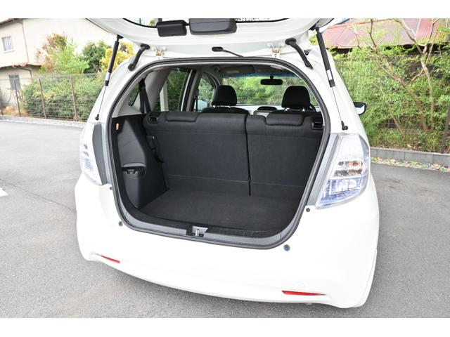 フィットハイブリッド ナビプレミアムセレクション 純正ナビ ワンセグ Rカメラ ETC シートヒーター アルミホイール HIDライト 記録簿 エアコン 運転席エアバッグ DVD再生 キーフリー パワーウィンドウ Bカメラ クルーズコントロール ABS(20枚目)