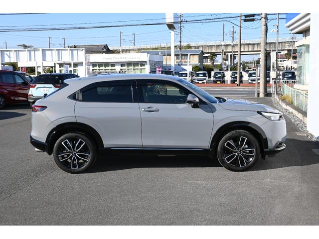 ヴェゼル ｅ：ＨＥＶＺ　ホンダセンシング　ホンダコネクトディスプレイナビ　マルチビューカメラ　２．０ＥＴＣ　Ｆドラレコ　障害物センサー　シートヒーター　ＰＷゲート　アルミホイール　ＬＥＤライト　当社試乗車　スマキ　Ｐトランク（9枚目）