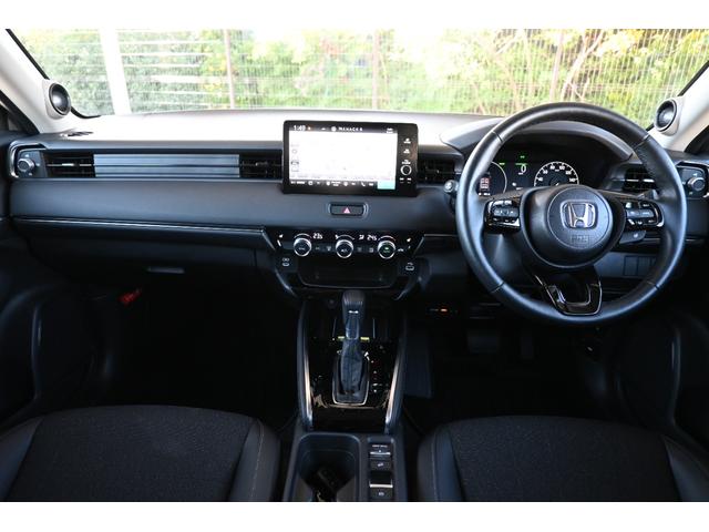 ヴェゼル ｅ：ＨＥＶＺ　ホンダセンシング　ホンダコネクトディスプレイナビ　マルチビューカメラ　２．０ＥＴＣ　Ｆドラレコ　障害物センサー　シートヒーター　ＰＷゲート　アルミホイール　ＬＥＤライト　当社試乗車　スマキ　Ｐトランク（11枚目）