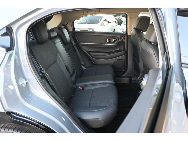 ヴェゼル ｅ：ＨＥＶＺ　ホンダセンシング　ホンダコネクトディスプレイナビ　マルチビューカメラ　２．０ＥＴＣ　Ｆドラレコ　障害物センサー　シートヒーター　ＰＷゲート　アルミホイール　ＬＥＤライト　当社試乗車　スマキ　Ｐトランク（22枚目）