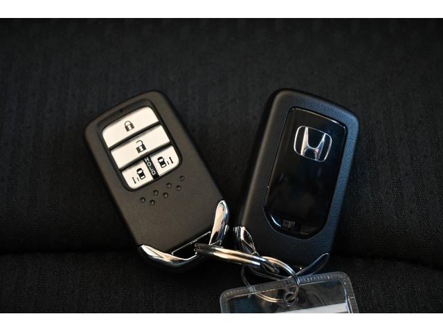 オデッセイ アブソルート ホンダセンシング 純正10INナビ マルチビューカメラ 2.0ETC 障害物センサー シートヒーター PWシート オットマン アルミホイール LEDライト 両側Pスライドドア Pアシスト 緊急ブレーキ(21枚目)