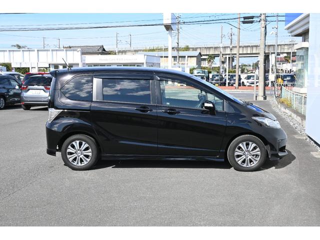 フリード Gエアロ 純正ナビ ワンセグ Rカメラ ETC アルミホイール HIDライト左PWスライドドア 助手席エアバッグ 1セグ 盗難防止 インテリキー 1オーナー車 キーレスエントリ エアバック パワーステアリング(8枚目)