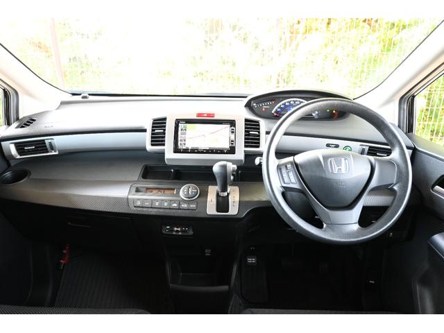 フリード Gエアロ 純正ナビ ワンセグ Rカメラ ETC アルミホイール HIDライト左PWスライドドア 助手席エアバッグ 1セグ 盗難防止 インテリキー 1オーナー車 キーレスエントリ エアバック パワーステアリング(10枚目)