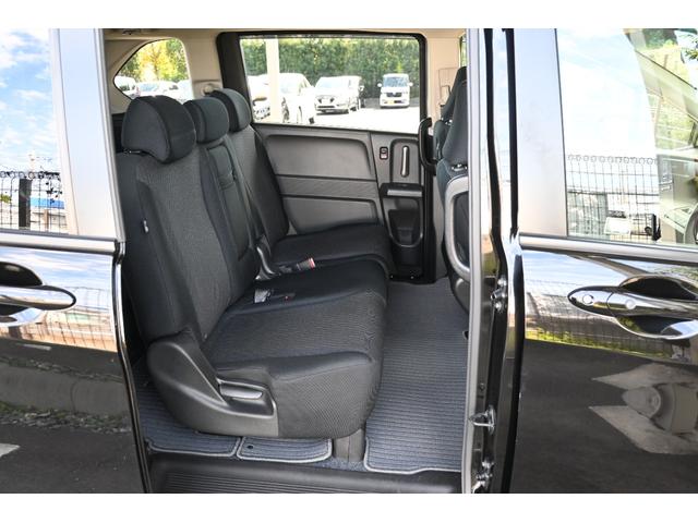 フリード Gエアロ 純正ナビ ワンセグ Rカメラ ETC アルミホイール HIDライト左PWスライドドア 助手席エアバッグ 1セグ 盗難防止 インテリキー 1オーナー車 キーレスエントリ エアバック パワーステアリング(17枚目)