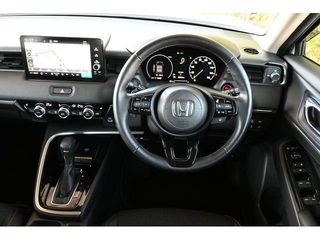 ヴェゼル ｅ：ＨＥＶＺ　ホンダセンシング　ホンダコネクトディスプレイナビ　Ｒカメラ　２．０ＥＴＣ　ＦＲドラレコ　障害物センサー　シートヒーター　ＰＷゲート　アルミホイール　ＬＥＤライト　衝突回避支援ブレーキ機能　１オナ（11枚目）