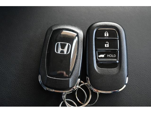 ヴェゼル ｅ：ＨＥＶＺ　ホンダセンシング　ホンダコネクトディスプレイナビ　Ｒカメラ　２．０ＥＴＣ　ＦＲドラレコ　障害物センサー　シートヒーター　ＰＷゲート　アルミホイール　ＬＥＤライト　衝突回避支援ブレーキ機能　１オナ（17枚目）