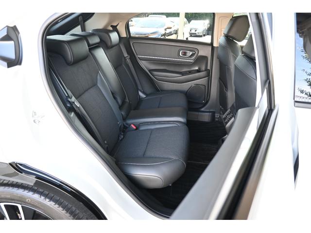 ヴェゼル ｅ：ＨＥＶＺ　ホンダセンシング　ホンダコネクトディスプレイナビ　Ｒカメラ　２．０ＥＴＣ　ＦＲドラレコ　障害物センサー　シートヒーター　ＰＷゲート　アルミホイール　ＬＥＤライト　衝突回避支援ブレーキ機能　１オナ（19枚目）