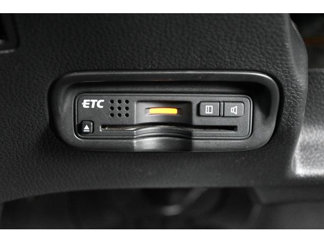 ヴェゼル ハイブリッドZ・ホンダセンシング 純正ナビ フルセグ Rカメラ ETC 革シート PWシート シートヒーター アルミホイール LEDライト 整備記録簿 横滑防止装置 バックガイドモニター シートH USB ナビTV AC ABS(14枚目)