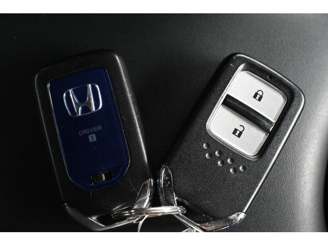 ヴェゼル ハイブリッドZ・ホンダセンシング 純正ナビ フルセグ Rカメラ ETC 革シート PWシート シートヒーター アルミホイール LEDライト 整備記録簿 横滑防止装置 バックガイドモニター シートH USB ナビTV AC ABS(16枚目)