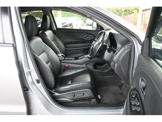 ヴェゼル ハイブリッドZ・ホンダセンシング 純正ナビ フルセグ Rカメラ ETC 革シート PWシート シートヒーター アルミホイール LEDライト 整備記録簿 横滑防止装置 バックガイドモニター シートH USB ナビTV AC ABS(17枚目)