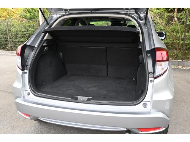 ヴェゼル ハイブリッドZ・ホンダセンシング 純正ナビ フルセグ Rカメラ ETC 革シート PWシート シートヒーター アルミホイール LEDライト 整備記録簿 横滑防止装置 バックガイドモニター シートH USB ナビTV AC ABS(21枚目)