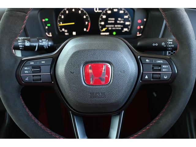 一体感をもたらせる　ステアリングスイッチ