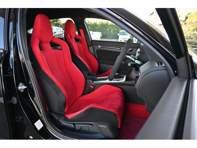 Ｔｙｐｅ　Ｒ専用シート　操縦姿勢をしっかり保持