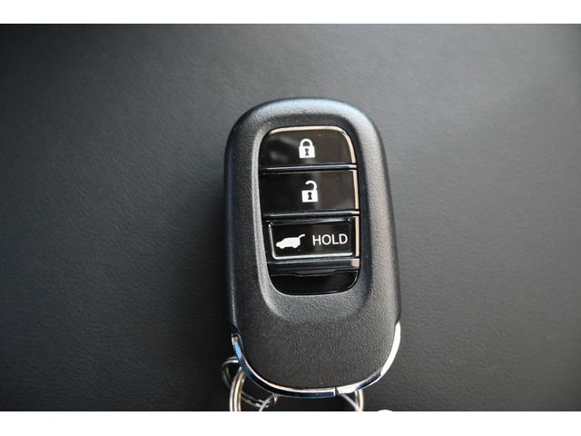 ヴェゼル ｅ：ＨＥＶＺ　ホンダセンシング　ホンダコネクトディスプレイナビ　Ｒカメラ　２．０ＥＴＣ　ＦＲドラレコ　障害物センサー　シートヒーター　ＬＥＤライト　アルミホイール　衝突回避支援ブレーキ機能　１オナ　スマキ　Ｄレコ（18枚目）