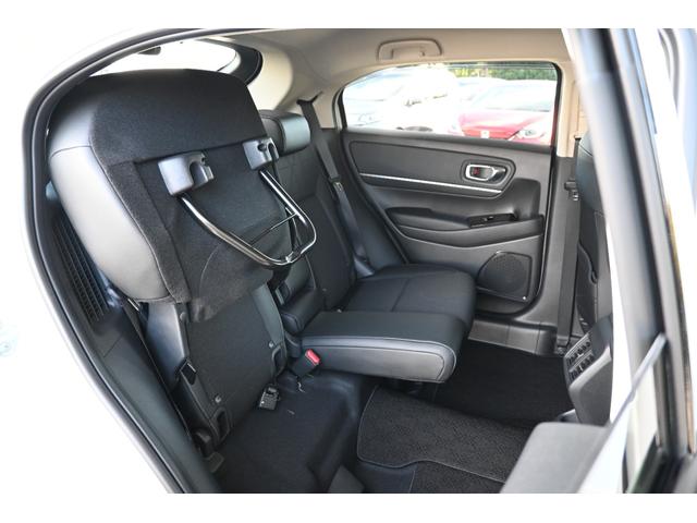 ヴェゼル ｅ：ＨＥＶＺ　ホンダセンシング　ホンダコネクトディスプレイナビ　Ｒカメラ　２．０ＥＴＣ　ＦＲドラレコ　障害物センサー　シートヒーター　ＬＥＤライト　アルミホイール　衝突回避支援ブレーキ機能　１オナ　スマキ　Ｄレコ（21枚目）