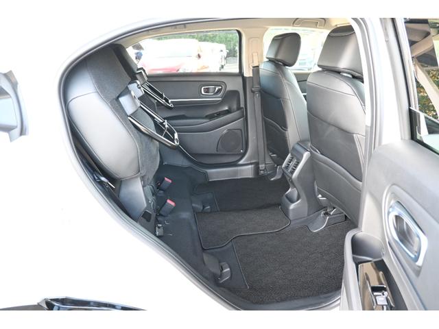 ヴェゼル ｅ：ＨＥＶＺ　ホンダセンシング　ホンダコネクトディスプレイナビ　Ｒカメラ　２．０ＥＴＣ　ＦＲドラレコ　障害物センサー　シートヒーター　ＬＥＤライト　アルミホイール　衝突回避支援ブレーキ機能　１オナ　スマキ　Ｄレコ（22枚目）